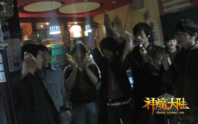 图片: 图3：玩家们得奖后庆祝.jpg